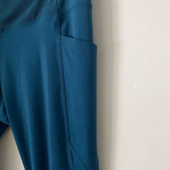 Super soft buttery teal blue leggings with side pockets - Picture 5 of 6